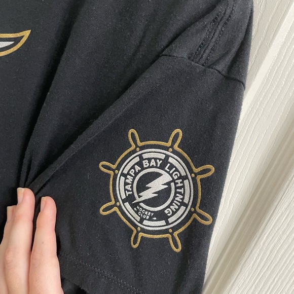 Exclusive Lightning Gasparilla Women’s Crop Top 2022 Tampa Bay Pirate Shirt - Picture 6 of 12